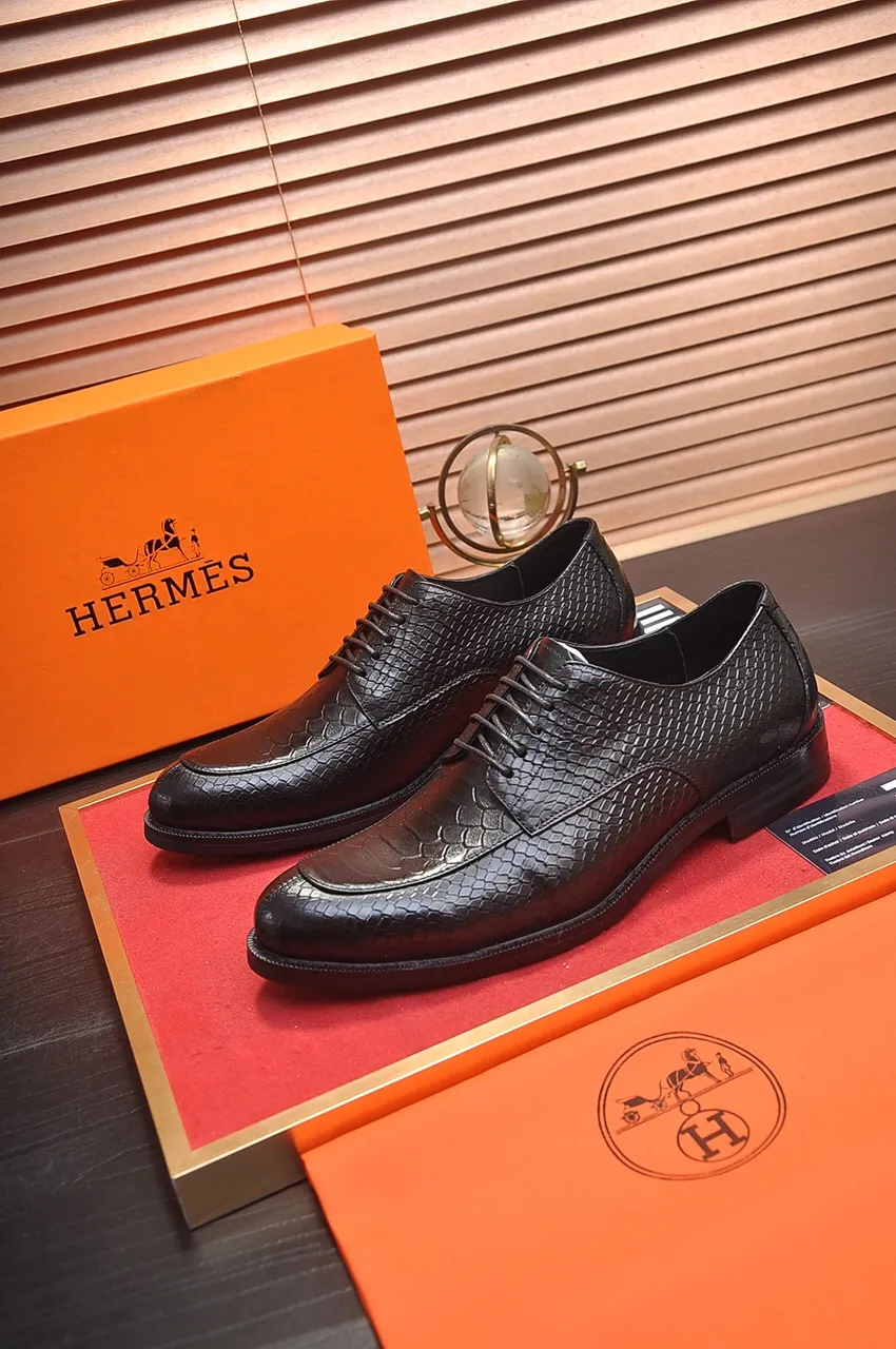 Men's shoes💰460💶[HERMES] (sheepskin lining)🍀Italian top luxury🍀He does not pursue novel styles and gorgeous colors, but attracts the favor of successful men with his flawless, elegant and classic style! This very, very comfortable, simple and stable style makes it easy to match any style! The pattern is absolutely 1:1 refined from the original case, and we strive for excellence in materials, imported cowhide + cowhide lining💪💪💪extraordinary texture👍! .Black brown code number: 38 to 45 (45 customized)
